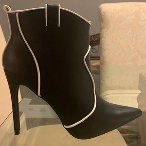 Venus Black Boots